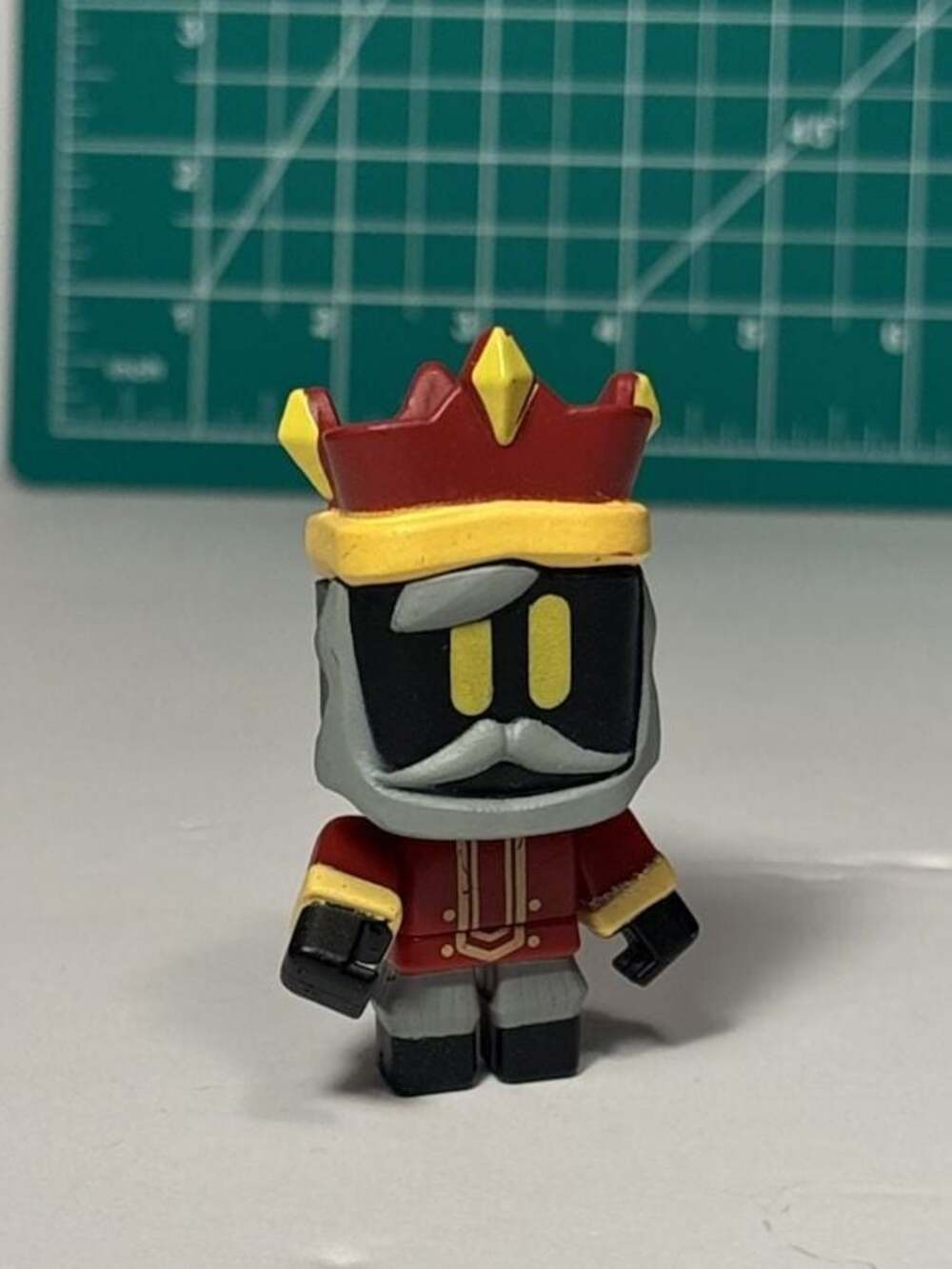 Roblox Series 10 Sharkbyte Studios Minion King Mystery Figure